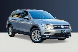 Volkswagen Tiguan Comfortline 2021 color plata seminueva en Navojoa, Sonora — quemacocos panorámico, piel, único dueño